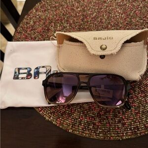 BAJIO women’s Sunglasses with Case